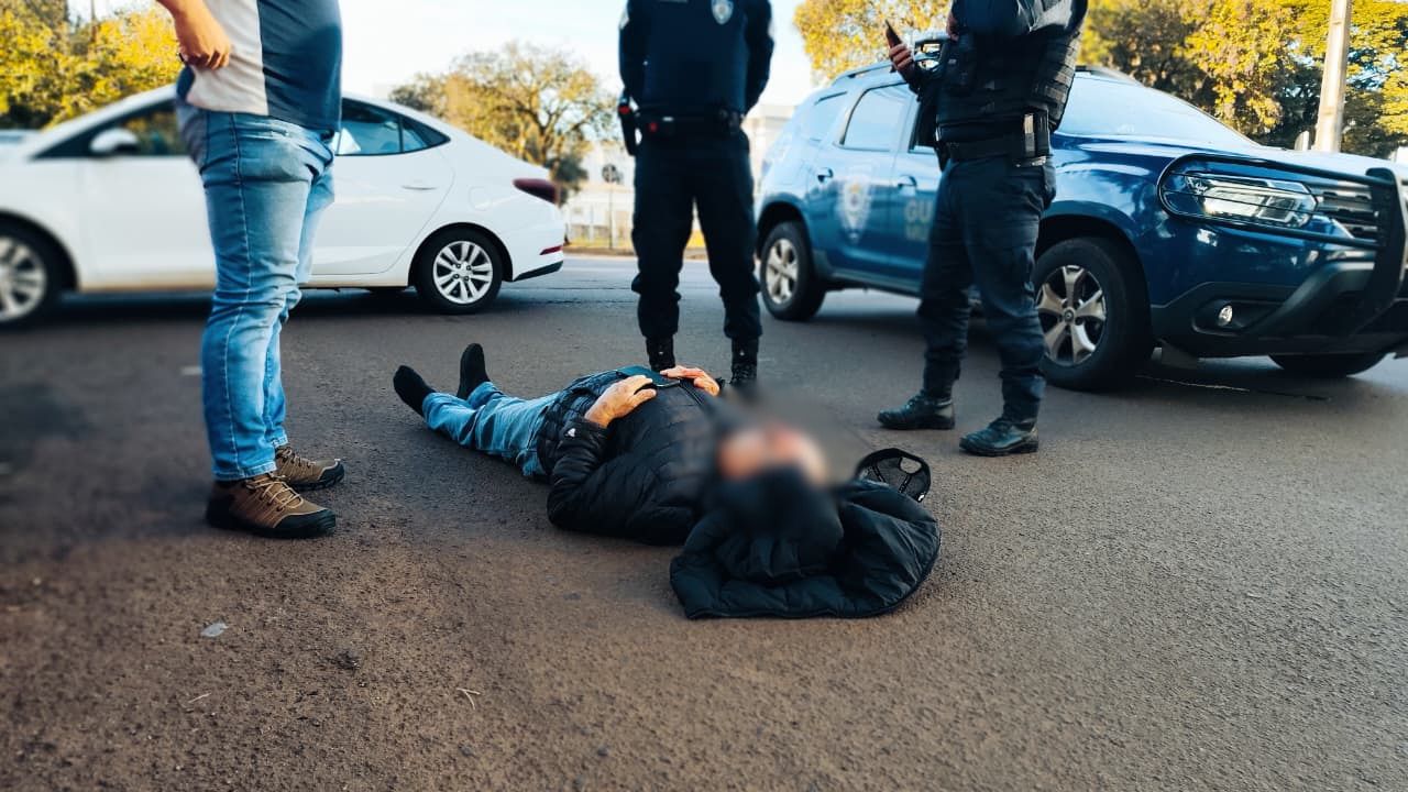 Homem é socorrido na Rua Erechim após ser atropelado por carro