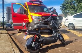 De patinete elétrico, mulher salta quebra-molas e sofre queda no Centro