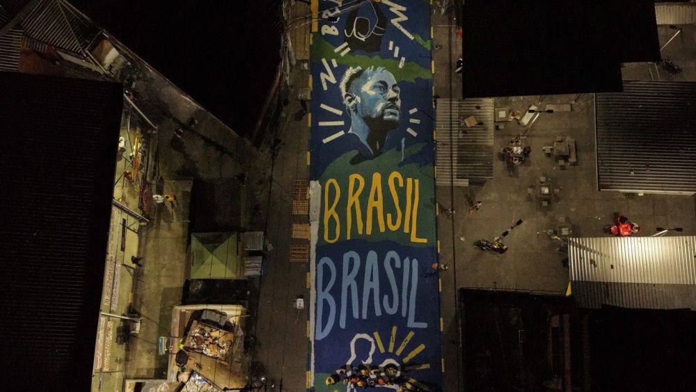 Imagem referente a Pintura ressignifica rua marcada por operação letal no Rio de Janeiro