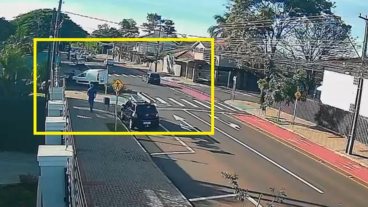Câmera flagra veículo da Sanepar atingindo motociclista no Maria Luiza