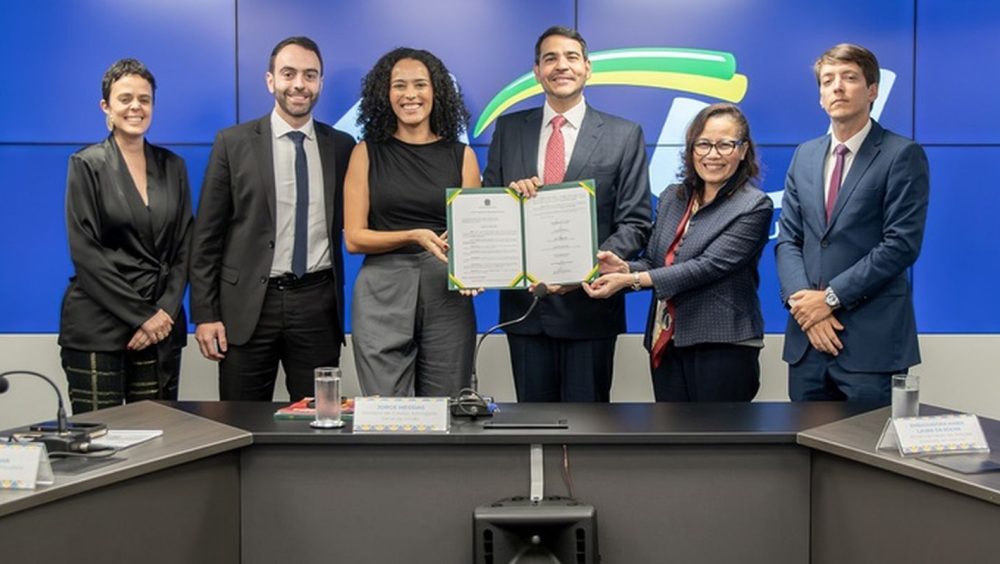 AGU garante posse de servidora exonerada do Itamaraty por banca racial Imagem referente a AGU garante posse de servidora exonerada do Itamaraty por banca racial