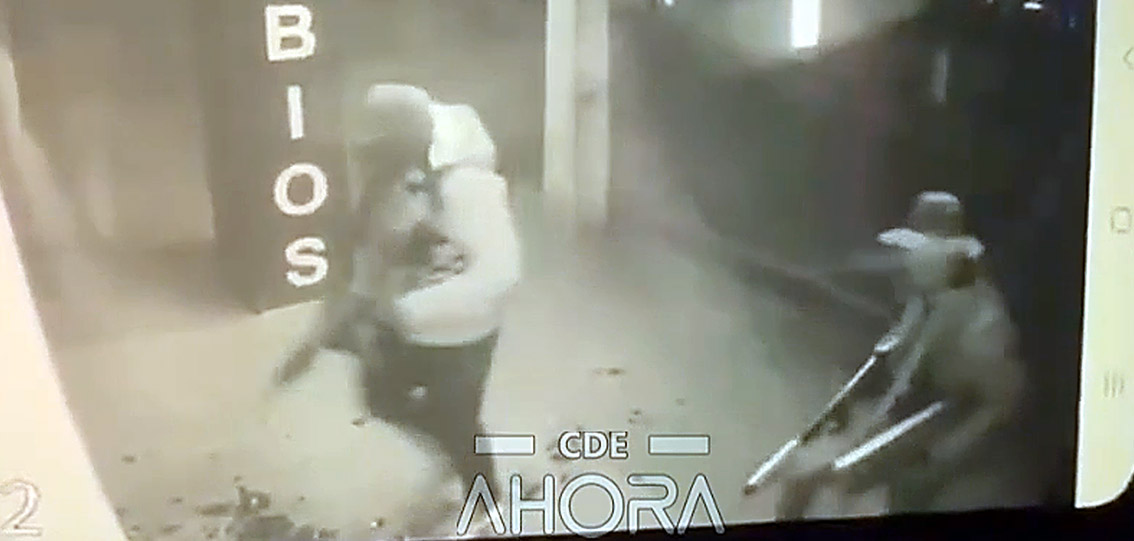 Imagem relativa a Quadrilha fortemente armada explode bancos e faz reféns em ataque cinematográfico no Paraguai