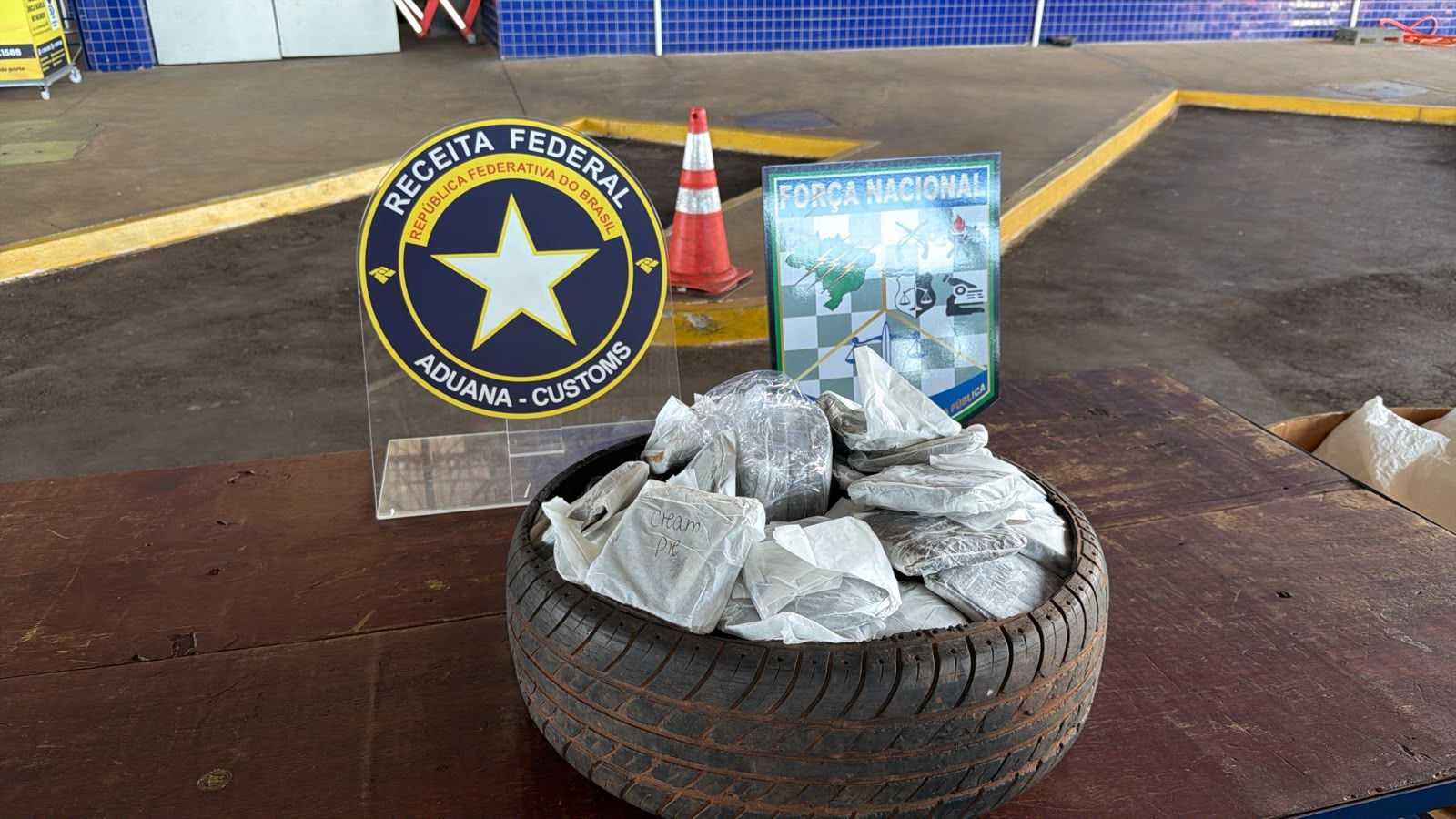 Imagem relativa a Receita Federal apreende quase 18 kg de haxixe escondidos em carro na Ponte da Amizade