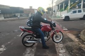 Van Escolar e moto se envolvem em colisão na Rua Erechim