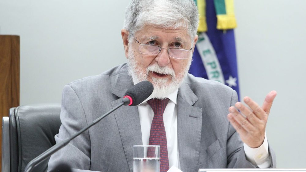 Celso Amorim: IA sob controle de poucas empresas piora desigualdades Imagem referente a Celso Amorim: IA sob controle de poucas empresas piora desigualdades