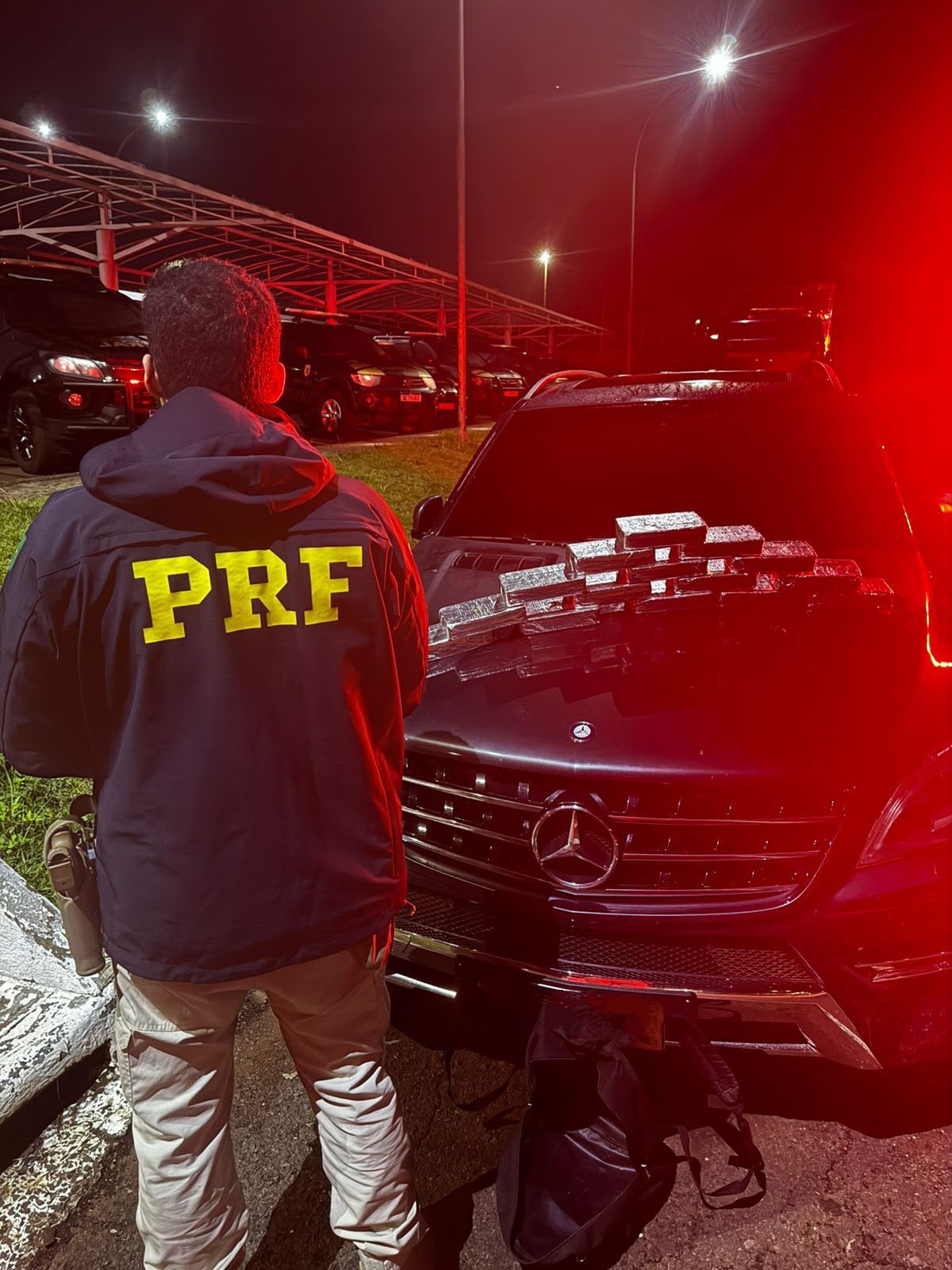 PRF apreende 16 quilos de crack em veículo paraguaio na BR-277, em Santa Terezinha de Itaipu