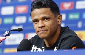 Aposta de Ancelotti, Douglas Santos explica apoio tático a Vini Jr. Aposta de Ancelotti, Douglas Santos explica apoio tático a Vini Jr.