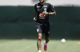 Neymar vai a campo pela primeira vez em treino da seleção brasileira