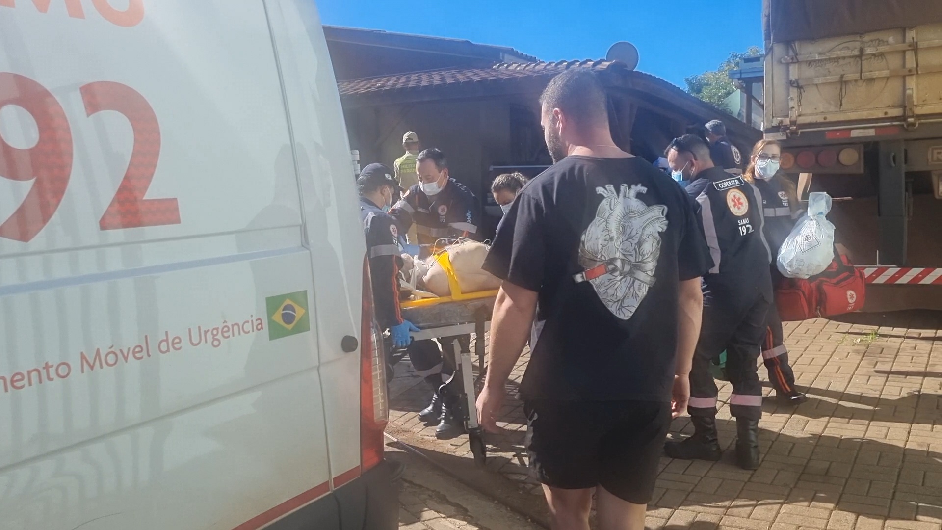 Homem sofre parada cardiorrespiratória e é reanimado após quase uma hora de atendimento