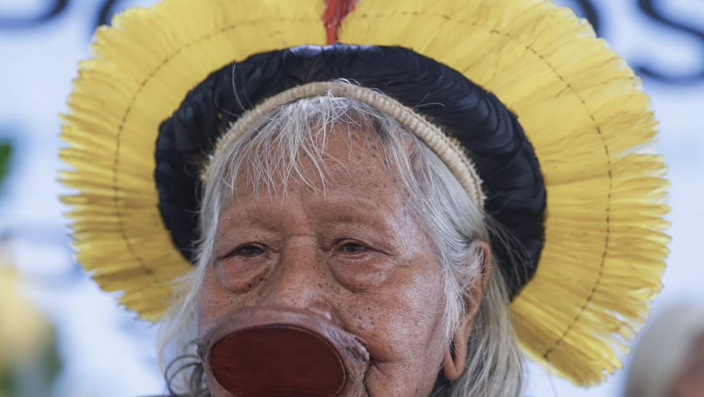 Cacique Raoni apresenta melhora, mas continua internado na UTI Imagem referente a Cacique Raoni apresenta melhora, mas continua internado na UTI