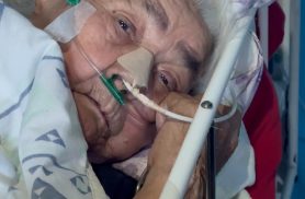 AJUDA: Aos 105 anos, idosa acamada vive com um salário mínimo e precisa de fraldas, suplemento alimentar e oxigênio AJUDA: Aos 105 anos, idosa acamada vive com um salário mínimo e precisa de fraldas, suplemento alimentar e oxigênio