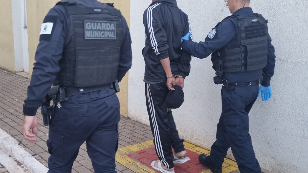 Jovem é flagrado e preso com porção de maconha em Cascavel