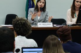 Proposta que criminaliza misoginia avança na Câmara dos Deputados