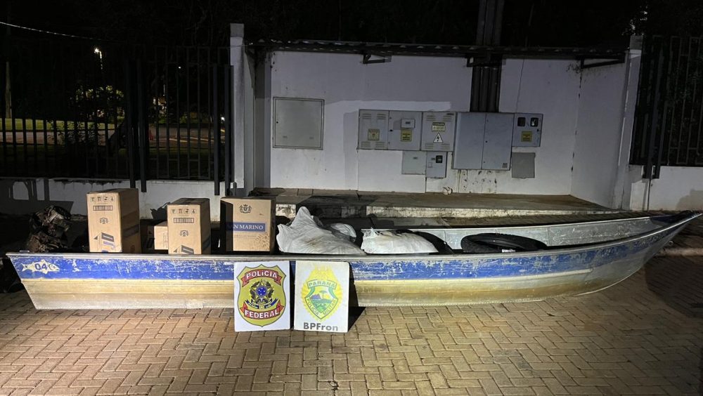 BPFRON e Polícia Federal apreendem cigarros, agrotóxicos e prendem suspeito em Guaíra Imagem referente a BPFRON e Polícia Federal apreendem cigarros, agrotóxicos e prendem suspeito em Guaíra