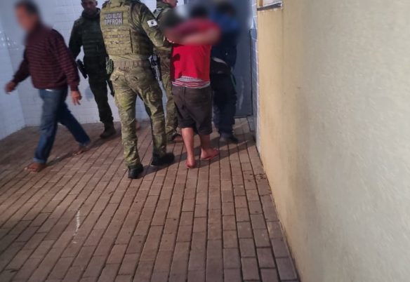 Dois homens são detidos por furto de peças de carro no bairro Santo Onofre