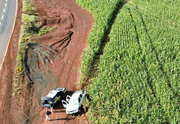 PRF apreende 625 quilos de maconha em veículo roubado após perseguição em Engenheiro Beltrão
