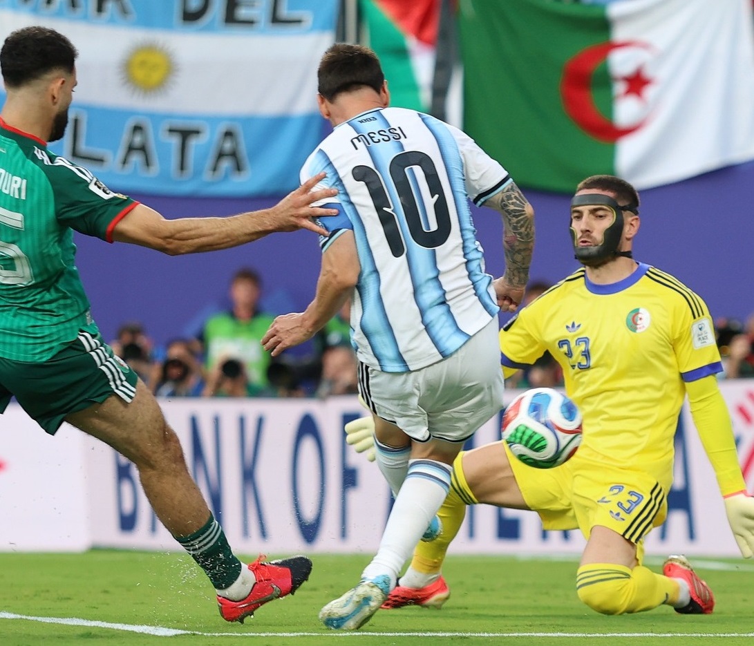 Imagem relativa a Messi vira maior artilheiro das copas e lidera Argentina em estreia