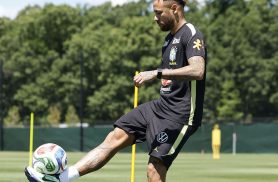 Neymar volta a treinar com a seleção a 2 dias do jogo contra o Haiti Neymar volta a treinar com a seleção a 2 dias do jogo contra o Haiti