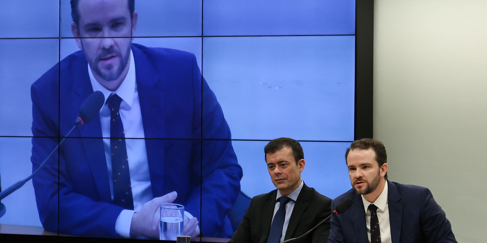 Imagem referente a Ministro rebate oposição: trabalhador paga hoje menos impostos no país