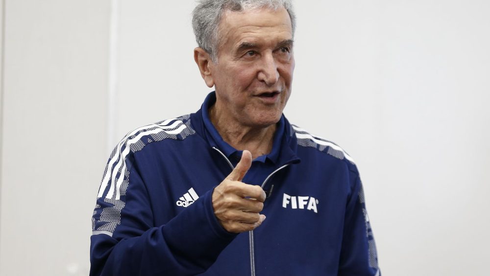 Técnico do tetra, Carlos Alberto Parreira é internado no Rio Imagem referente a Técnico do tetra, Carlos Alberto Parreira é internado no Rio