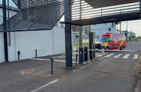 Idosa ferida é socorrida pelo Siate em condomínio na Avenida das Torres