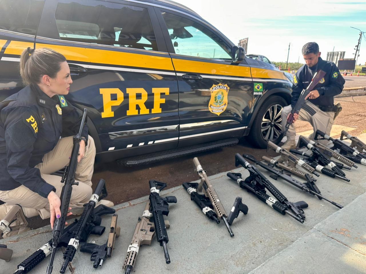 BR-277: PRF faz a maior apreensão de fuzis da história do Brasil; veja quantos Imagem referente a BR-277: PRF faz a maior apreensão de fuzis da história do Brasil; veja quantos