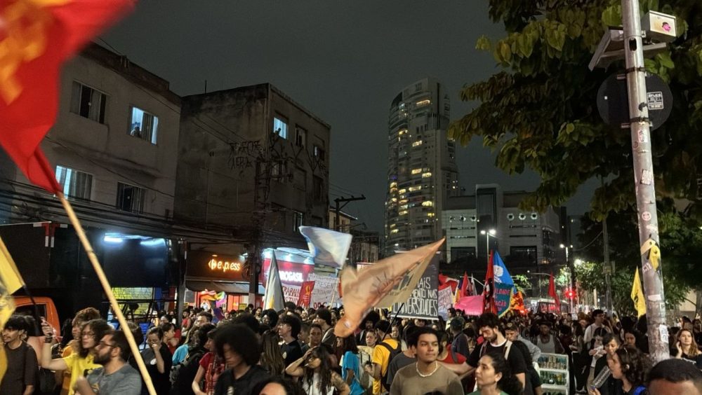 Estudantes protestam contra cortes nas universidades de SP Imagem referente a Estudantes protestam contra cortes nas universidades de SP