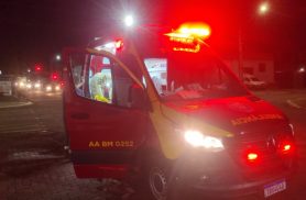 Motociclista fica ferido após queda seguida de colisão com carro em Cascavel