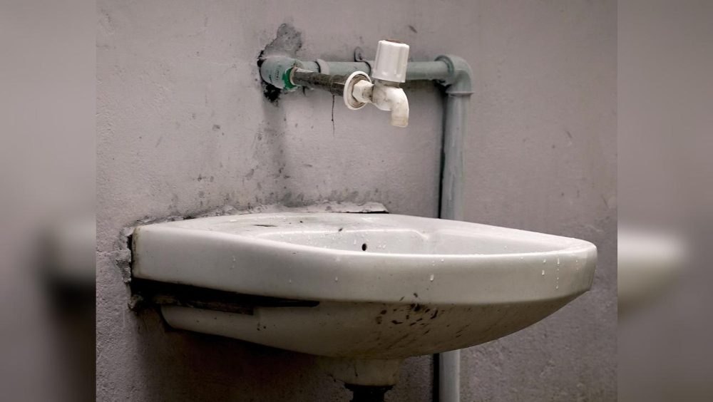Manutenção termina, mas moradores seguem sem água na região Norte de Cascavel Imagem referente a Manutenção termina, mas moradores seguem sem água na região Norte de Cascavel