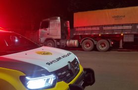 Homem é detido e carreta Bitrem apreendida após suspeita de roubo de carga em Cascavel