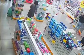 Com tranquilidade, dupla é flagrada furtando cerca de R$ 1 mil em produtos de farmácia no Universitário em Cascavel