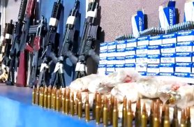 Vídeo revela como PRF encontrou arsenal escondido em caminhão na BR-277