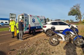 Acidente entre Kwid e moto deixa motociclista ferido na marginal da BR-277, em Cascavel Acidente entre Kwid e moto deixa motociclista ferido na marginal da BR-277, em Cascavel