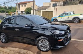 Peugeot 207 e Hyundai HB20 se envolvem em acidente em Cascavel