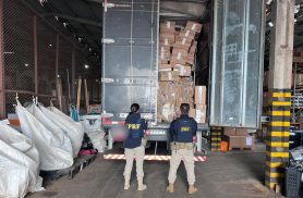 PRF apreende 400 mil maços de cigarros que seriam trazidos para Cascavel
