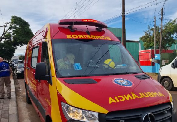 Realizando manutenção em telhado, homem sofre queda e é socorrido pelo Siate