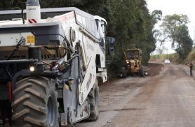 Prefeitura avança com obra pavimentação da Estrada Jacob Munhak e marca avanço histórico no interior de Cascavel