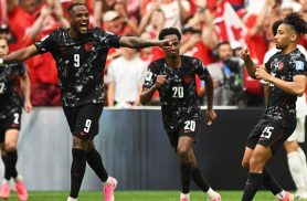Canadá atropela Catar e vence pela primeira vez em uma Copa do Mundo Canadá atropela Catar e vence pela primeira vez em uma Copa do Mundo