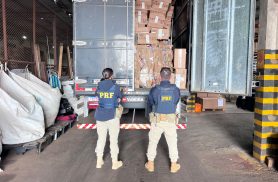 PRF apreende 200 mil maços de cigarros contrabandeados escondidos em caminhão na BR-163