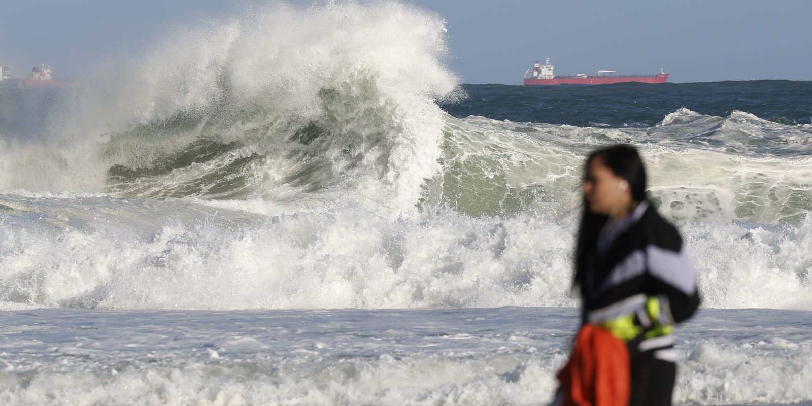 Imagem relativa a Rio entra em alerta para ressaca e ondas de até 2,5 metros