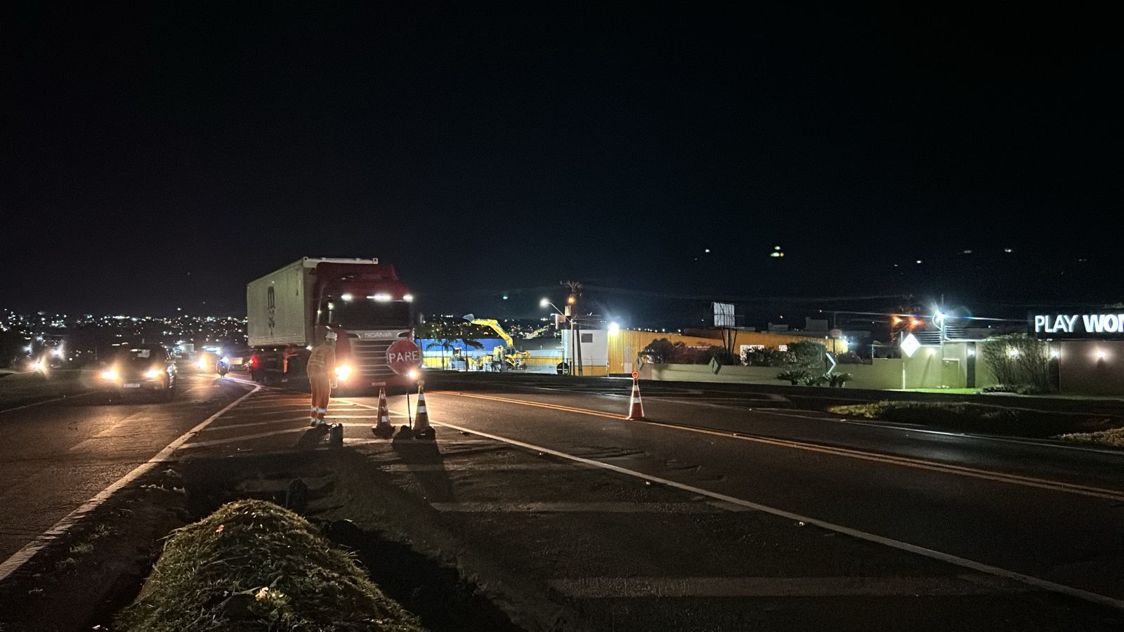 Obra noturna na BR-277 altera tráfego em Cascavel nesta quinta-feira