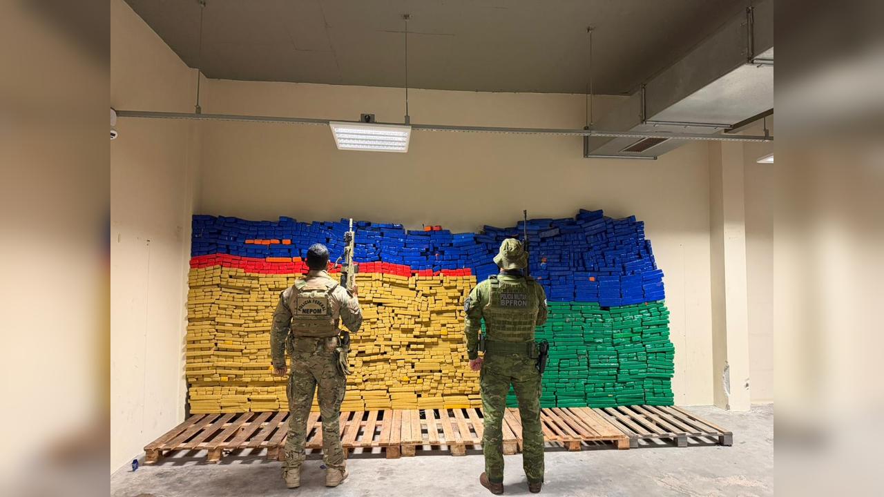PF e BPFRON apreendem mais de 2 toneladas de maconha escondidas em caminhão boiadeiro
