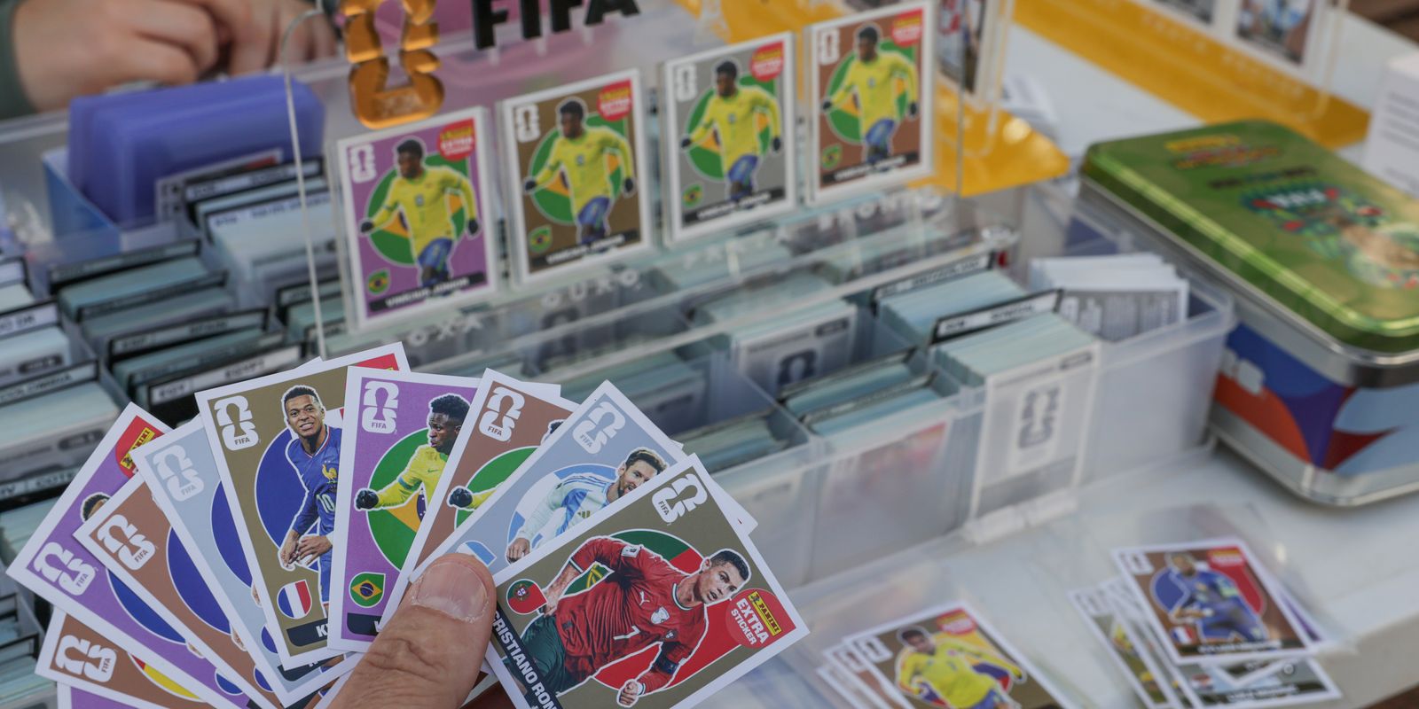 Imagem relativa a Troca de figurinhas pode atenuar alto custo do álbum da Copa do Mundo
