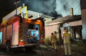 Incêndio em casa abandonada mobiliza Corpo de Bombeiros e assusta moradores em PG