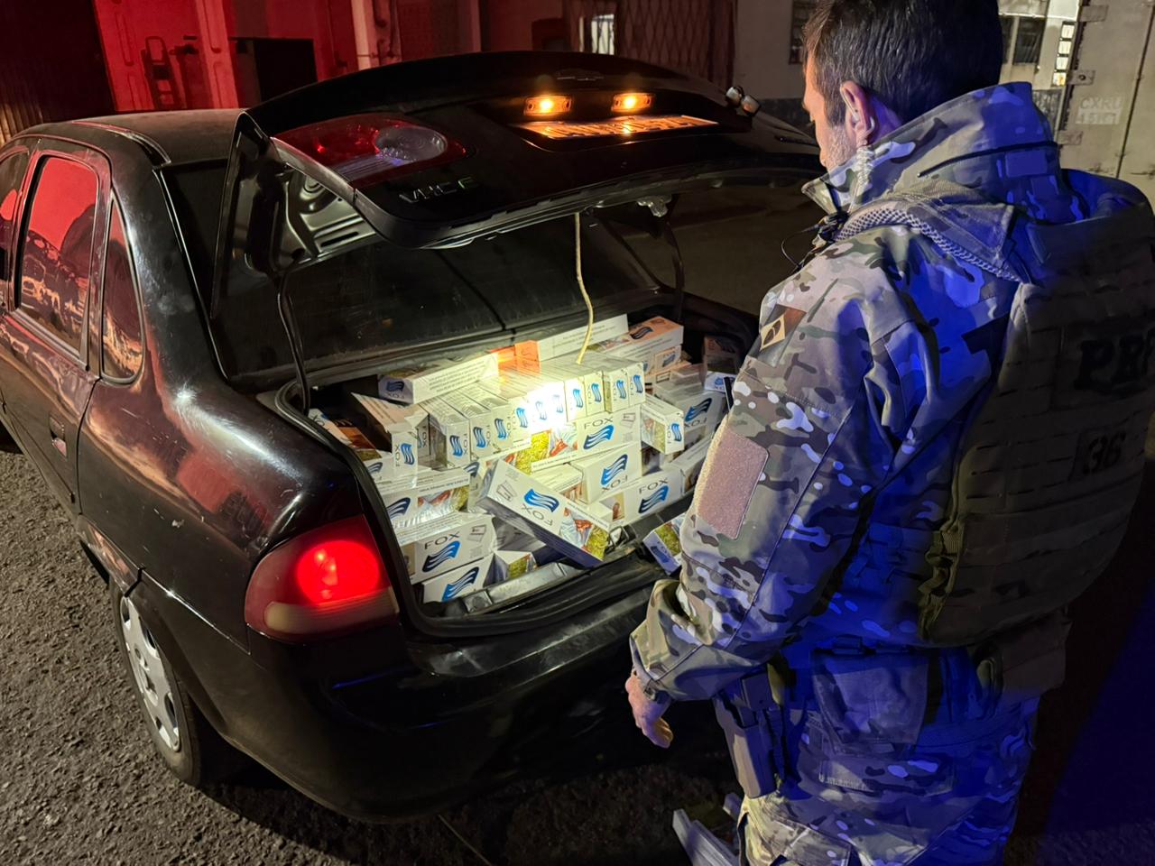 PRF apreende 5 mil maços de cigarros contrabandeados durante operação na BR-277 em Cascavel