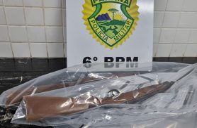 Espingardas são encontradas abandonadas em via pública em Cascavel Espingardas são encontradas abandonadas em via pública em Cascavel