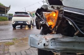 BYD Dolphin e Logan se envolvem em forte acidente no Bairro Neva