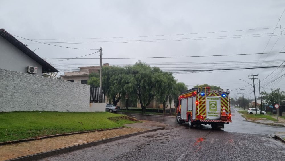 Corpo de Bombeiros de Cascavel é acionado para verificar fumaça após denúncia Imagem referente a Corpo de Bombeiros de Cascavel é acionado para verificar fumaça após denúncia