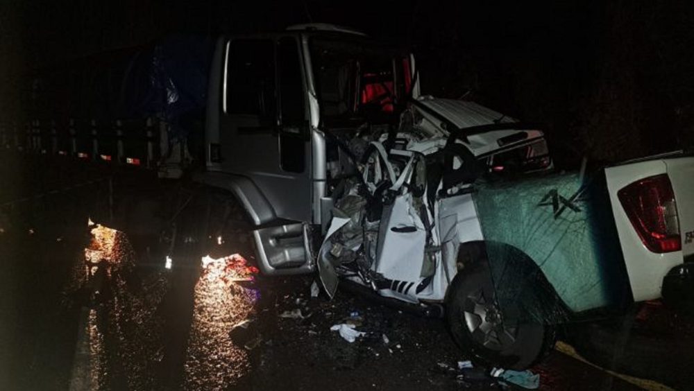 Motorista de caminhonete envolvida em acidente na BR-277 morreu na hora Imagem referente a Motorista de caminhonete envolvida em acidente na BR-277 morreu na hora