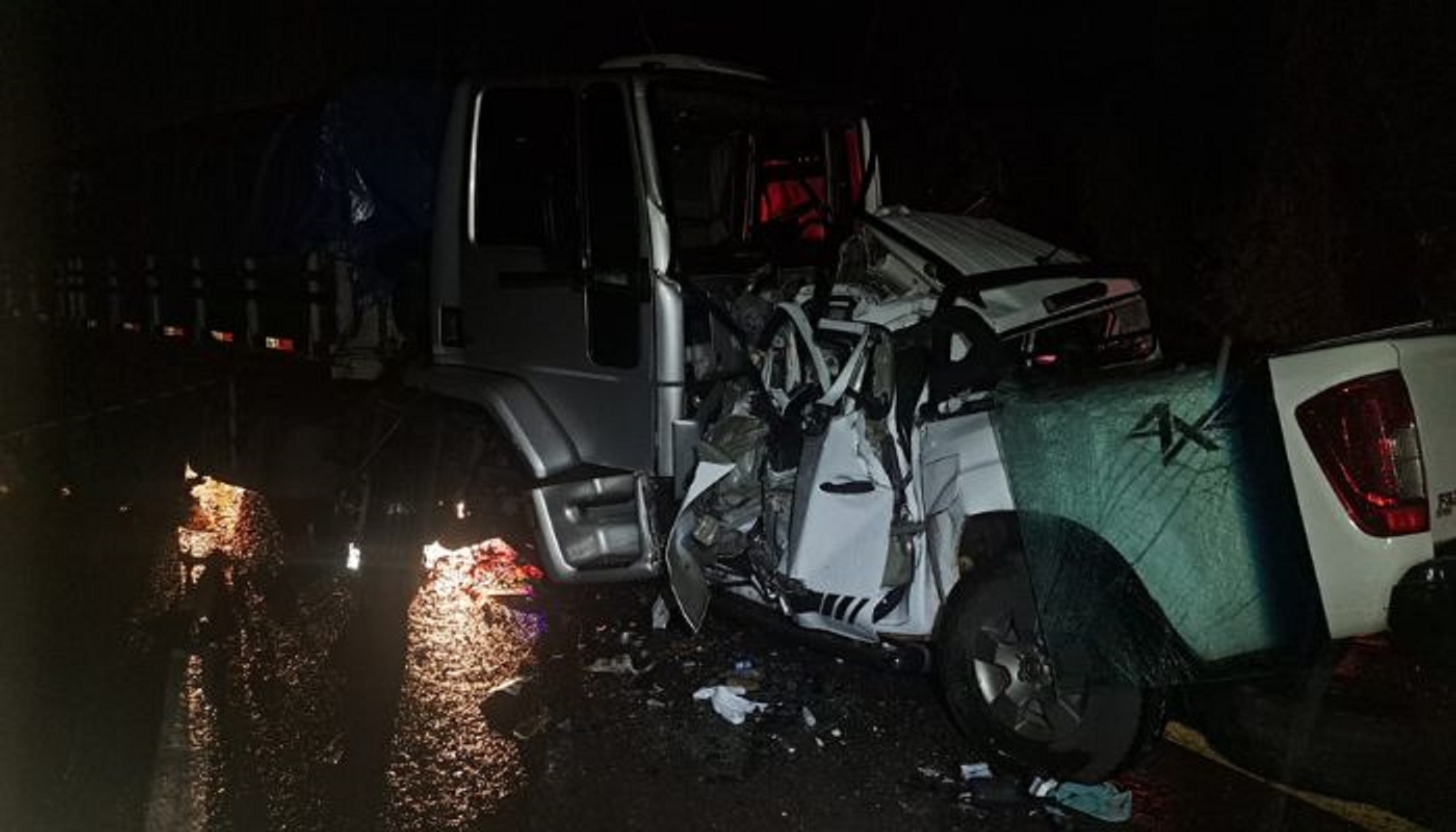 Imagem relativa a Motorista de caminhonete envolvida em acidente na BR-277 morreu na hora